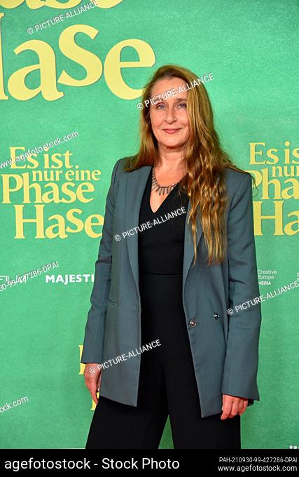 28 September 2021, North Rhine-Westphalia, Cologne: Actress Barbara Philipp comes to the film premiere of the bestseller film adaptation "" It's only a phase