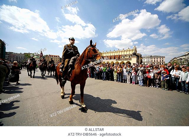 HORSE PROCESSION & CLOTH HALL; RYNEK GLOWNY OLD MARKET SQUARE, KRAKOW, POLAND; 03/05/2007