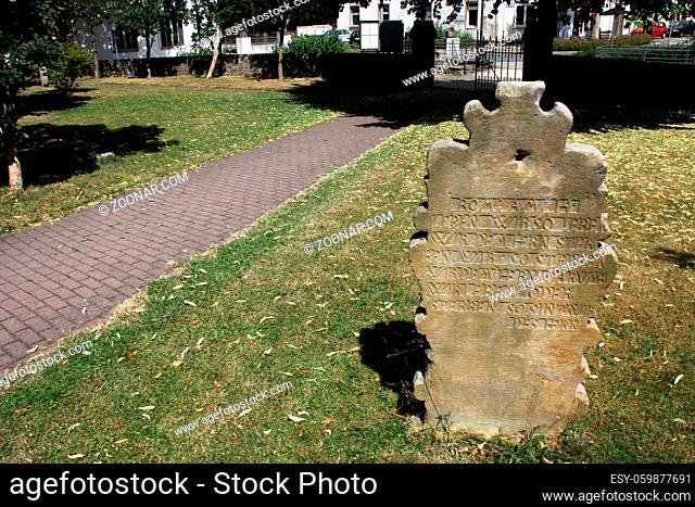 Alter Grabstein an der Kirche in Lemgo-Brake