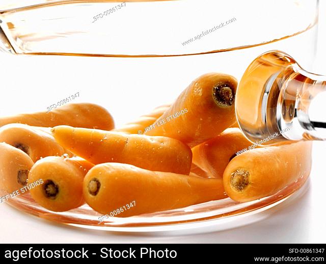 Baby carrots in a glass pan