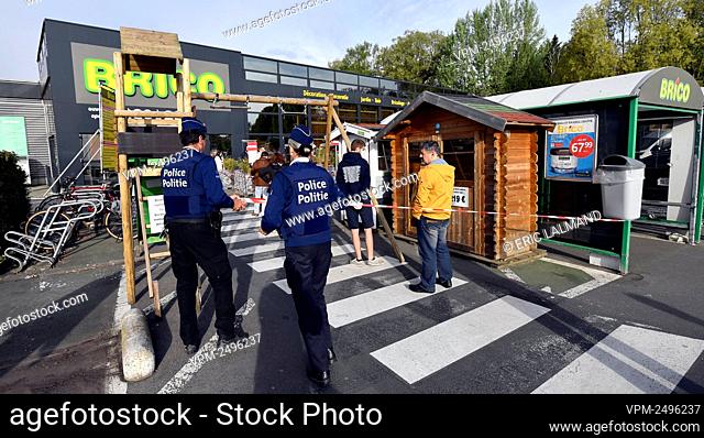 Illustration picture shows police at the entrance of a Brico hardware store in Auderghem/ Audergem, Brussels, Saturday 18 April 2020