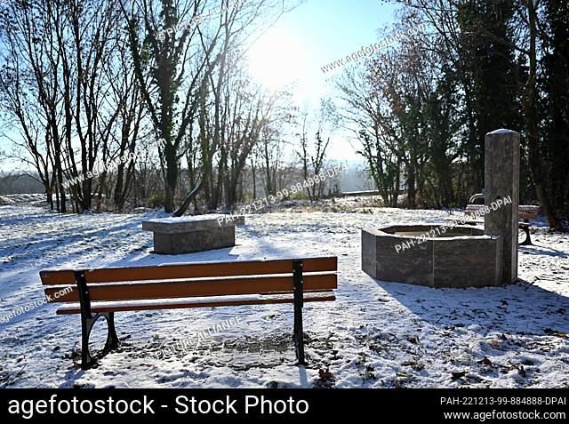 13 December 2022, Thuringia, Weimar: A fountain, benches and an altar table stand at the edge of the new Muslim burial ground in the main cemetery