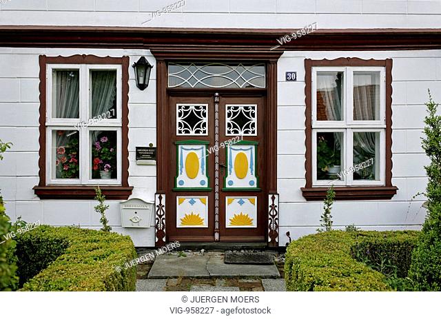 GERMANY, WUSTROW, 05.07.2008, Traditional crafted and decorated frontdoor. Our picture shows the entry area of a traditional house in Wustrow