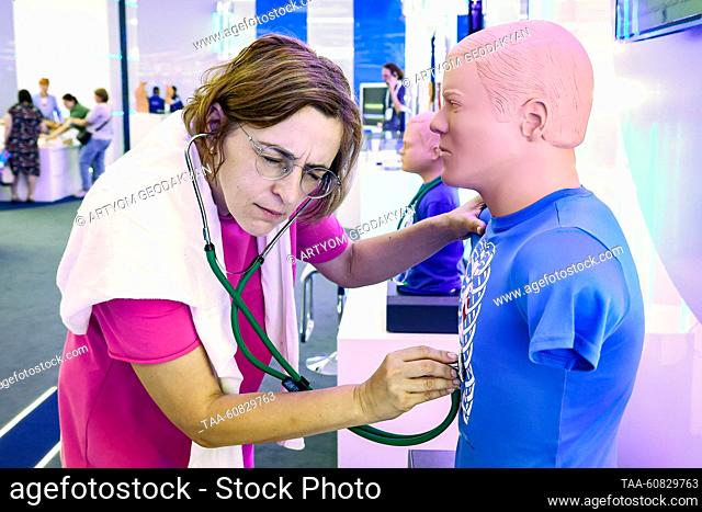 RUSSIA, MOSCOW - AUGUST 2, 2023: A visitor uses a stethoscope on a dummy at an exhibition during the 3rd Urban Health International Congress in Gostiny Dvor...