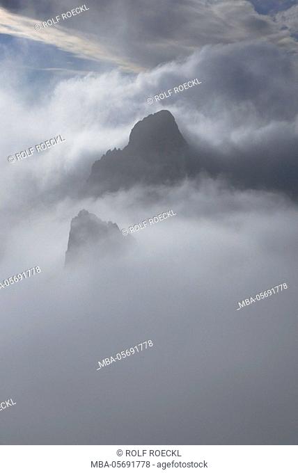 rock summit rises blurred from the sea of clouds, Scharnitzspitze and Oberreintalschrofen, view of Schüsselkarspitze, Wetterstein Range