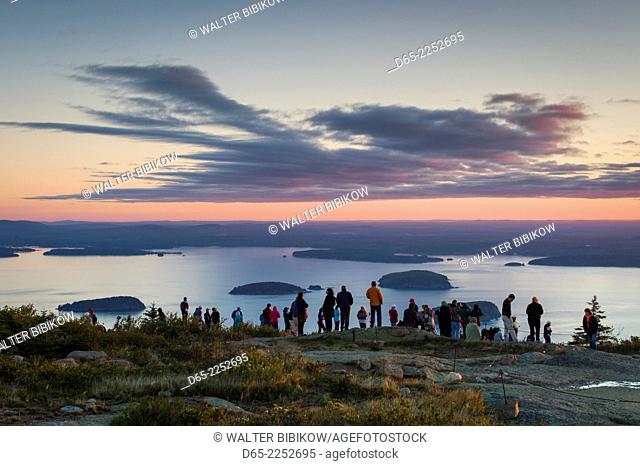 USA, Maine, Mt. Desert Island, Acadia National Park, Cadillac Mountain, elev.1530 feet, visitors at dawn, NR