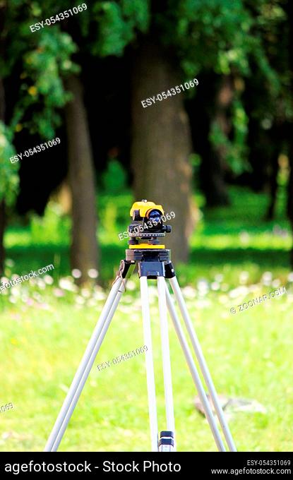 Leveler - a device for detecting the marks on the ground, the calculation of longitudinal and transverse slope, to make the construction site completely...