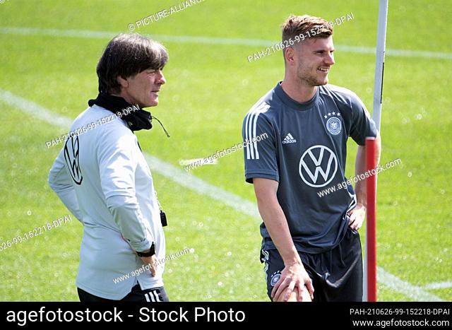 26 June 2021, Bavaria, Herzogenaurach: Football: EM, Training Germany at the Adi Dassler sports ground. Germany's national coach Joachim Löw (l) talks to Timo...