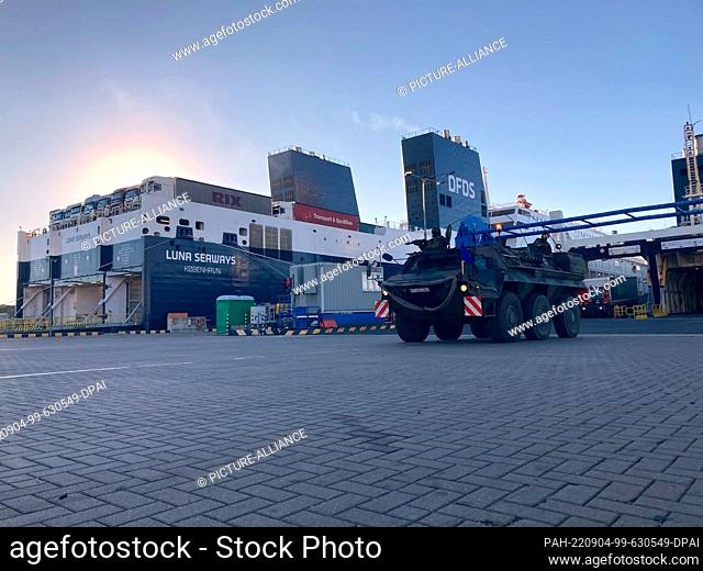 04 September 2022, Lithuania, Klaipeda: A military vehicle of the German Armed Forces drives off a ferry Photo: Alexander Welscher/dpa