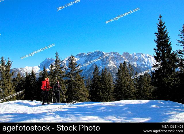 Winter hike 2 women to the Grünkopf near Mittenwald, Europe, Germany, Bavaria, Upper Bavaria, Isar Valley, Karwendel Mountains