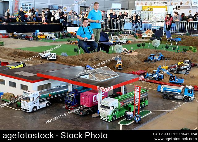 11 November 2023, Mecklenburg-Western Pomerania, Rostock: IG Ostsee-Trucker Rostock will be presenting its models at the Spielidee - Kreatividee - Modellidee...