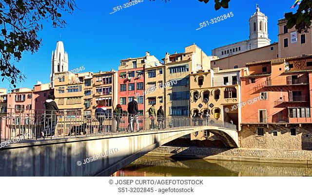 colorful houses facing the river Onyar and Sant Feliu church, Girona, Catalonia, Spain