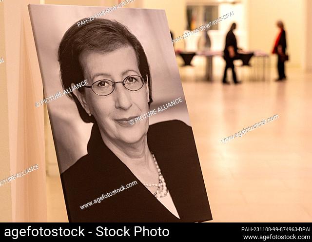 08 November 2023, Schleswig-Holstein, Kiel: A photo of former Schleswig-Holstein Minister President Heide Simonis (SPD) hangs at her memorial service in the...