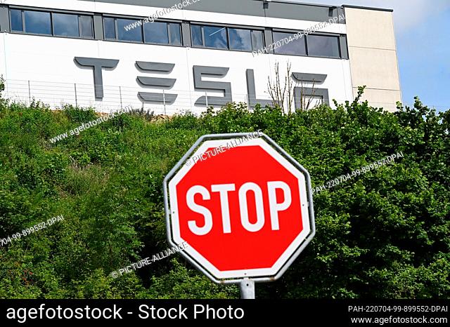 25 June 2022, Rhineland-Palatinate, Prüm: Stop sign in front of the logo, lettering of Tesla at the plant Tesla Grohmann Automation Photo: Horst Galuschka/dpa