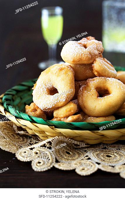 Apple fritters with Limonchello (Italian carnival pastries)