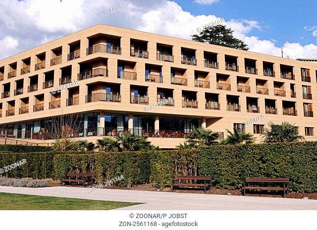 Das Thermenhotel in Meran, ehemals von der Steigenberger-Gruppe gefürht, gilt als architektonische Meisterleistung / The Hotel Terme at Merano