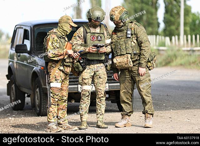 RUSSIA, KHERSON REGION - JUNE 28, 2023: Servicemen of a Russian unmanned aerial vehicle (UAV) unit monitor areas near the route to the Antonovka Road Bridge...