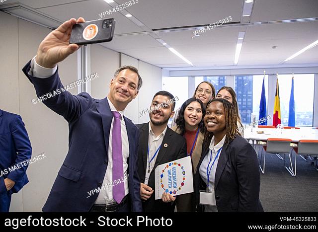 Prime Minister Alexander De Croo takes a selfie picture with a UN Youth delegates delegation, in the margin of the 77th session of the United Nations General...