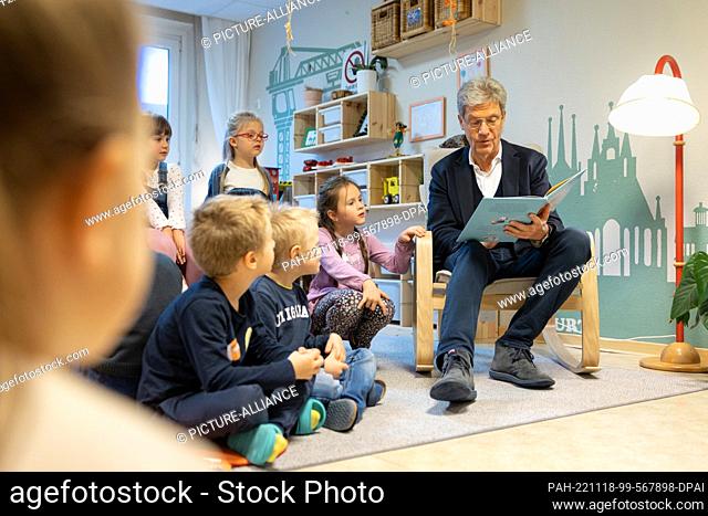 18 November 2022, Thuringia, Erfurt: Education Minister Helmut Holter (Left) reads from the book ""Irgendwie Anders"" (Somehow Different) at the ""Buchenberg""...