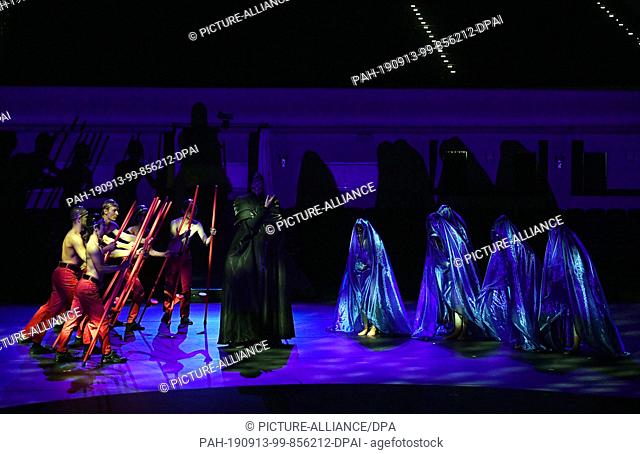 11 September 2019, Saxony-Anhalt, Dessau: Participants of the stage composition ""Violett"" by Wassily Kandinsky perform on the stage of the Anhaltisches...