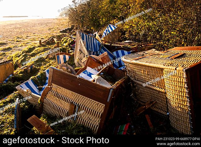 23 October 2023, Schleswig-Holstein, Kiel-Schilksee: Destroyed beach chairs lie on the beach of the Baltic Sea after a storm surge