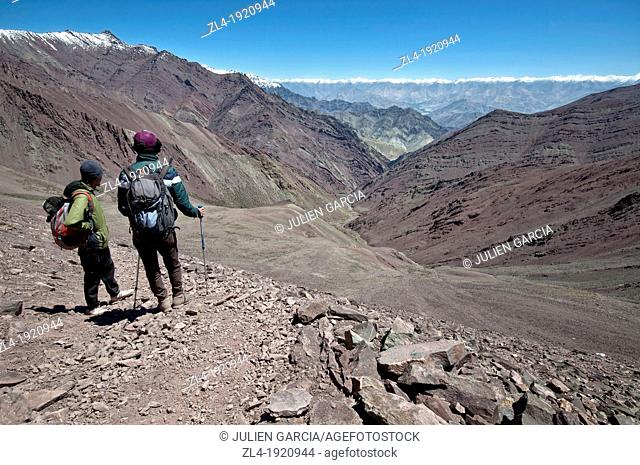 View of the Himalayan mountains from Kongmaru La (5100m). India, Jammu and Kashmir, Ladakh, Markha. (/Julien Garcia)