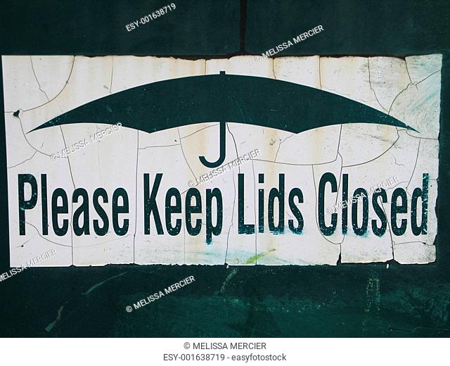 please keep lids closed sign