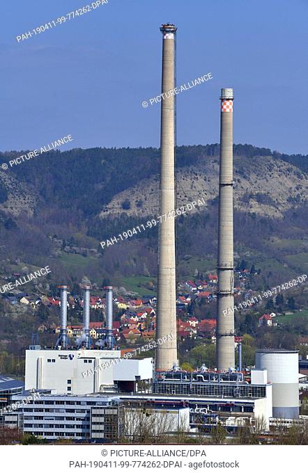 10 April 2019, Thuringia, Jena: The chimneys of the TEAG heating power plant in Jena are visible from afar. This is where the demolition of the last large coal...