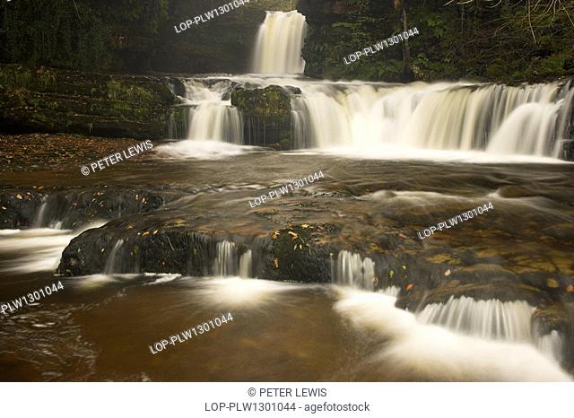 Wales, Powys, Sgwd Ddwli Isaf, The lower gushing falls Sgwd Ddwli Isaf on the Nedd Fechan in the Brecon Beacons National Park