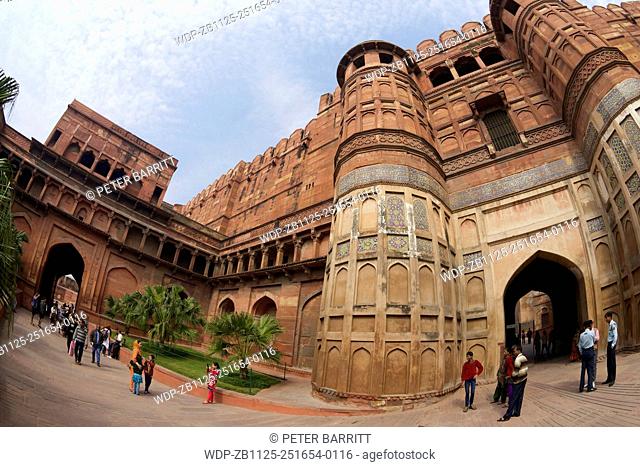 Amar Singh, Akbar Darwaza, or Lahore Gate, Red Fort, Agra, UNESCO World Heritage Site, Uttar Pradesh, India