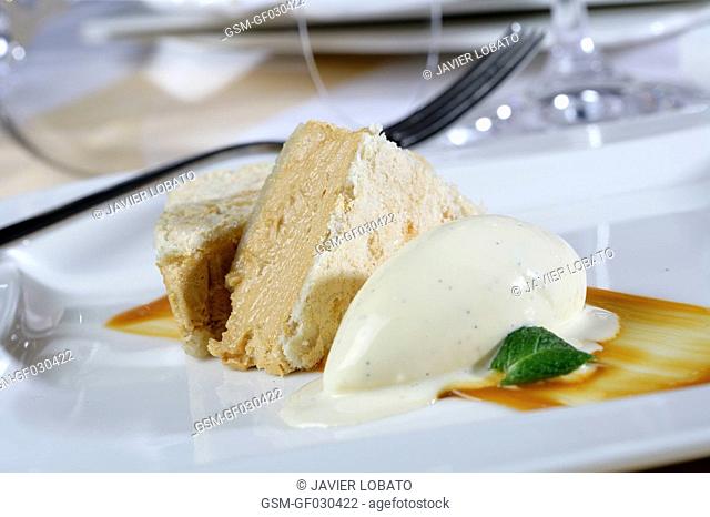 Creamed and crunchy praliné with vanilla ice cream