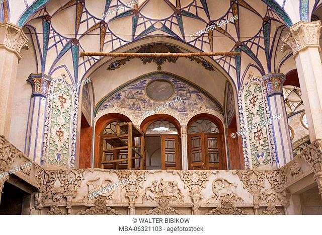Iran, Central Iran, Kashan, Khan-e Boroujerdi, traditional carpet merchant's house, ornate plasterwork
