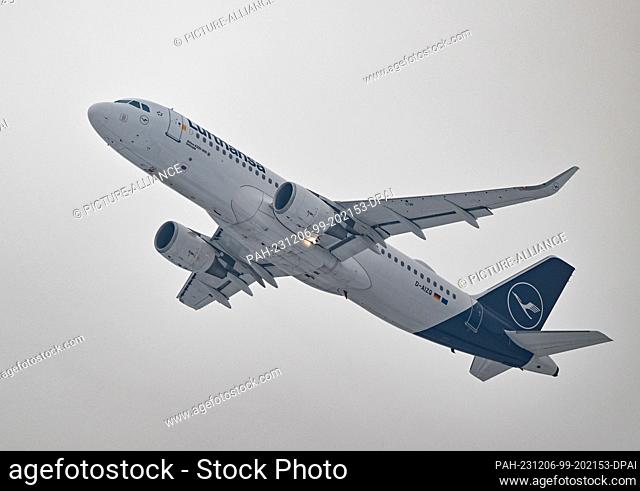 05 December 2023, Brandenburg, Schönefeld: A Lufthansa passenger aircraft, an Airbus A320-200 Detmold, takes off from Berlin Brandenburg Airport (BER)