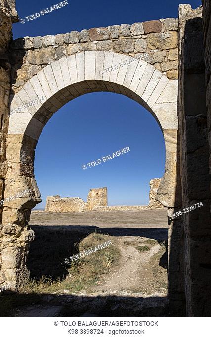 Gate and alcazar, Gormaz castle, 10th Century, Gormaz, Soria, Comunidad Autónoma de Castilla, Spain, Europe