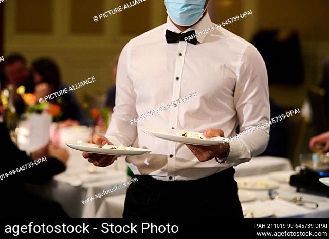 18 October 2021, Berlin: In the International ""L'Art de Vivre Competition"" for service staff in restaurants and hotels
