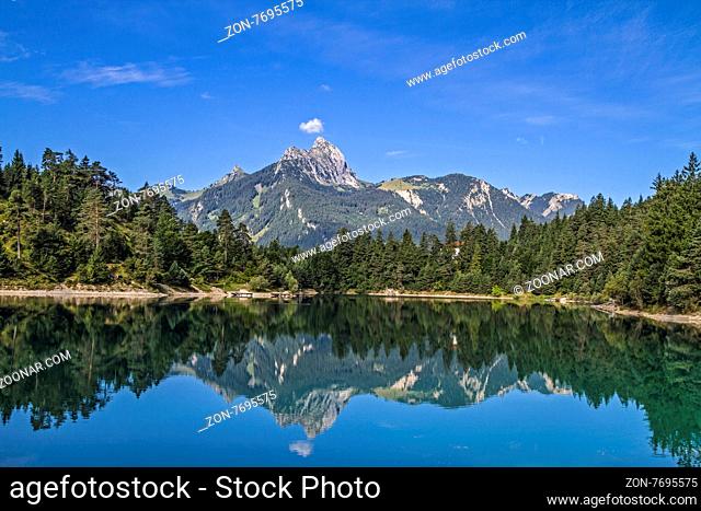 Der Urisee ist ein kleiner Badesee bei Reutte in Tirol und besonders beliebt bei Tauchsportlern