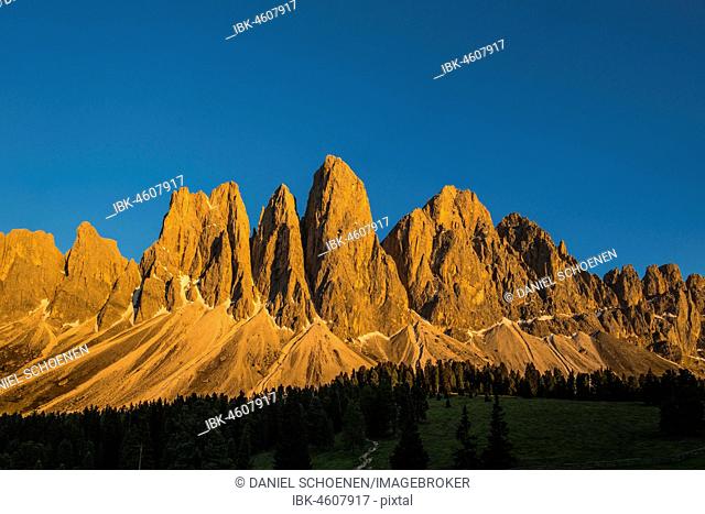 Sunset, glowing Geisler peaks, Villnösstal, Sass Rigais, Dolomites, South Tyrol, Italy