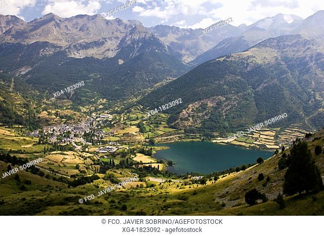Sallent de Gallego and Lanuza Reservoir - Valle de Tena - Pyrenees - Huesca province - Aragon - Spain - Europe