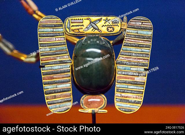 Egypt, Cairo, Egyptian Museum, jewellery found in the royal necropolis of Tanis, burial of Psusennes : Pectoral in the shape of a winged scarab
