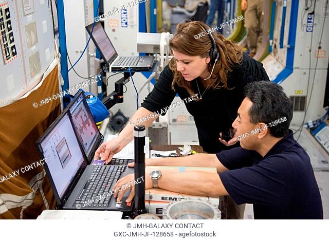 Japan Aerospace Exploration Agency (JAXA) astronaut Satoshi Furukawa, Expedition 2829 flight engineer, participates in a routine operations training session in...
