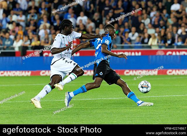 Cercle's Leonardo Lopes Da Silva and Club's Clinton Mata fight for the ball during a soccer match between Club Brugge KV and Cercle Brugge