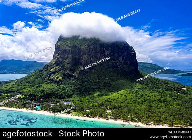Mauritius, Helicopter view of Le¶ÿMorne¶ÿBrabant¶ÿpeninsula in summer