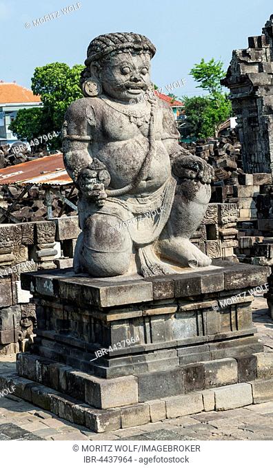 Statue in front of Prambanan temple, Kecamatan Prambanan, Daerah Istimewa Yogyakarta, Java Tengah, Java, Indonesia