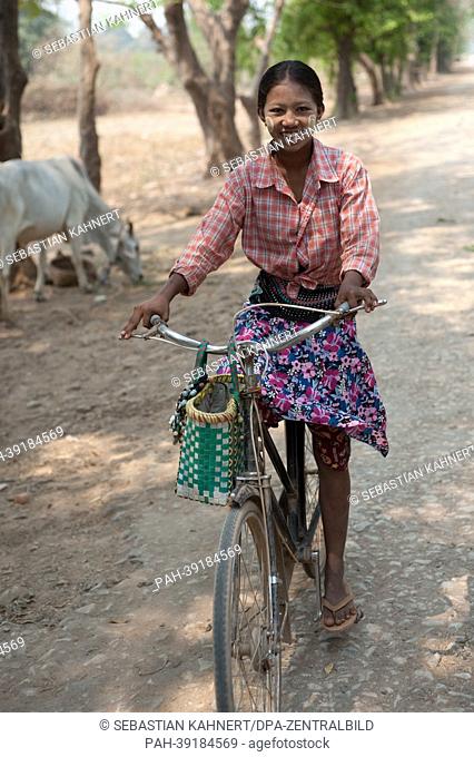 Myanmar A girl is riding a bicycle in Inwa, Myanmar, on 02.04.2013. Photo: Sebastian Kahnert | usage worldwide. - Inwa/Birma