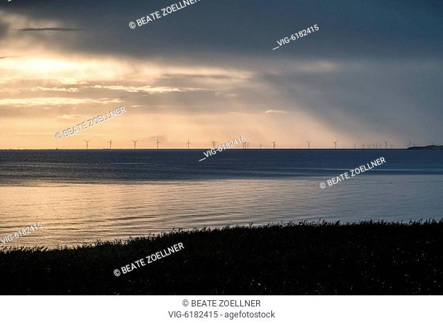 DEUTSCHLAND, KEITUM/SYLT, Herbstmorgenstimmung über der Keitumer Bucht an der Ostküste der Insel Sylt. Das Wattenmeer ist UNESCO-Weltnaturerbe