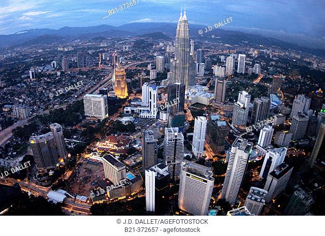 Malaysia. Kuala Lumpur. View of the town and the Petronas Twin Towers from KL Tower