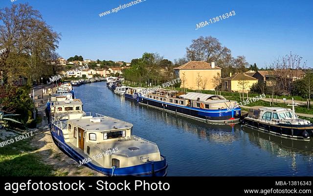 Canal du Midi at Capestang in spring. The canal was completed in 1681. Designed by Pierre-Paul Riquet. Belongs to the UNESCO World Heritage Site