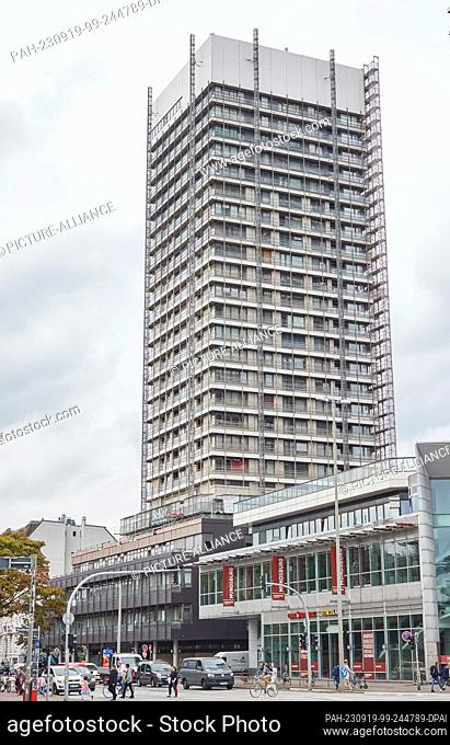 PRODUCTION - 18 September 2023, Hamburg: View of a Mundsburg Tower. For about a year, the city has been housing Ukrainian refugees and people from other...