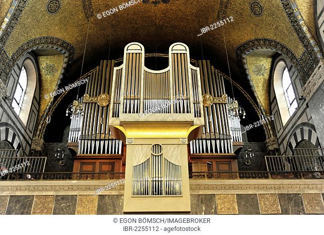 Erloeserkirche church, center nave and organ, start of construction in 1903, Bad Homburg v. d. Hoehe, Hesse, Germany, Europe