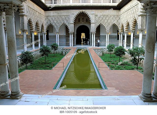 Patio de Monteria, inner courtyard, Alcazar, medieval royal palace, Sevilla, Andalusia, Spain, Europe